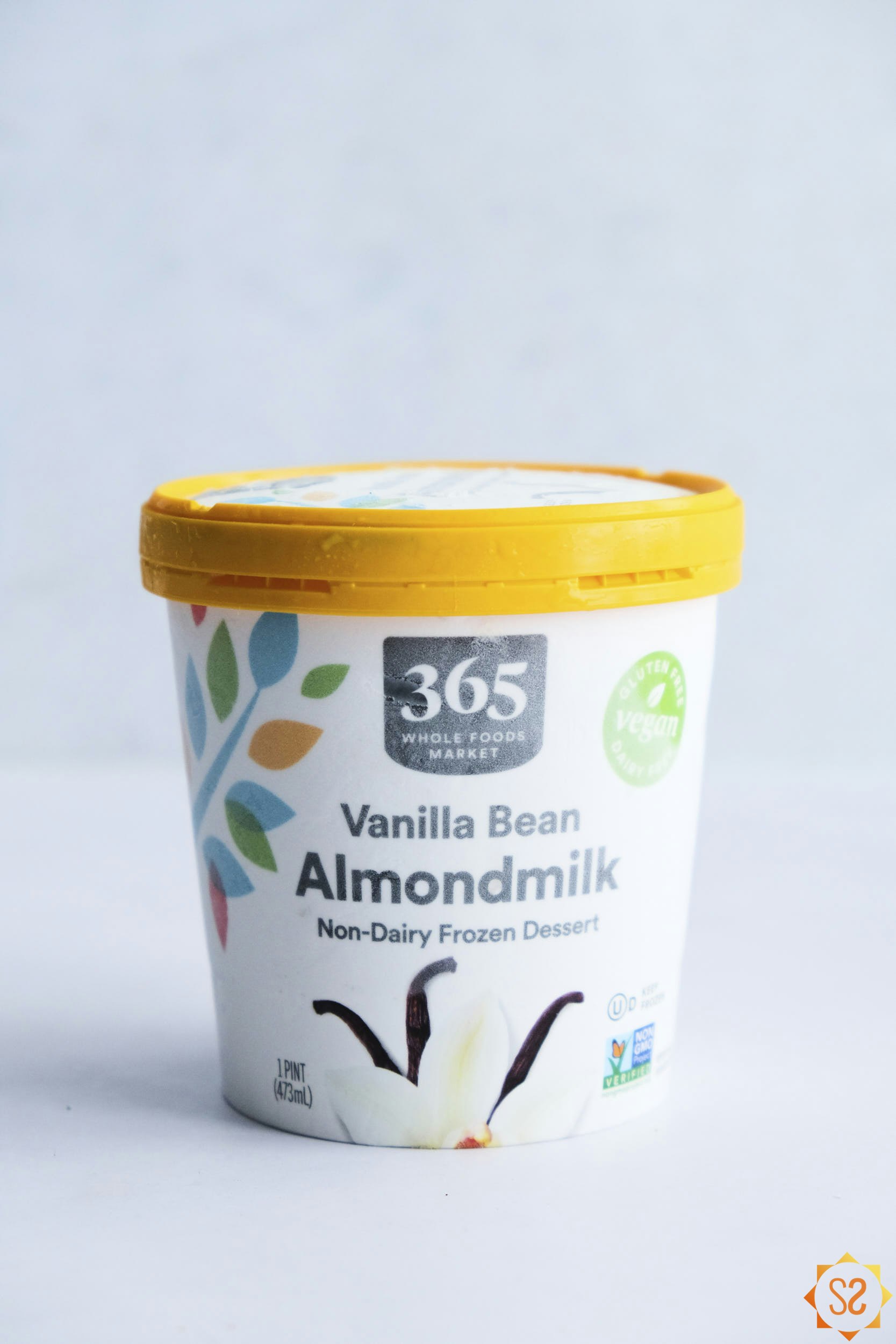 365 Vanilla Bean Almondmilk Non-Dairy Frozen Dessert Pint