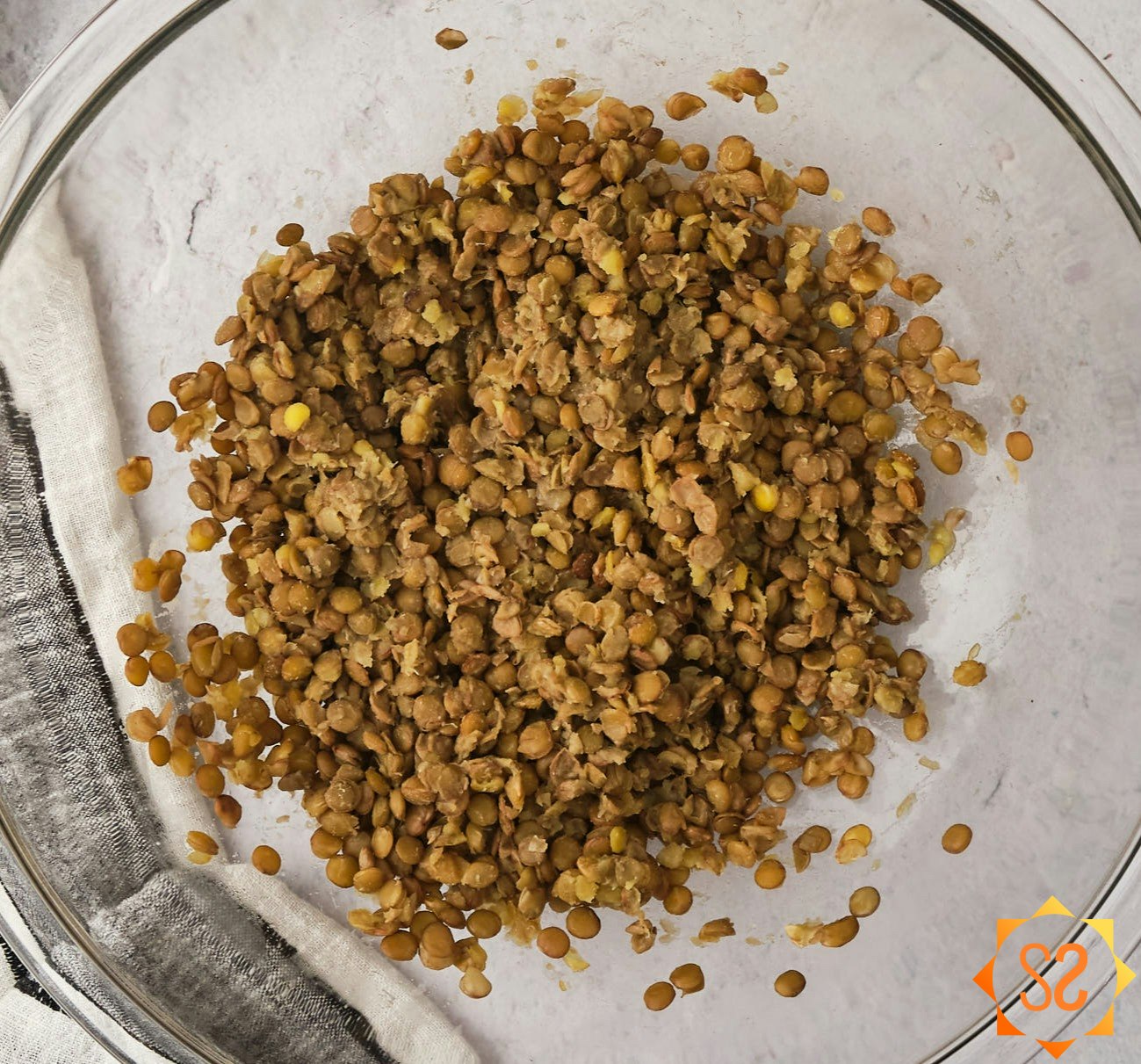 Lentils after being cooked and mashed. 